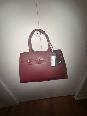 Structured Pebble Satchel Handbag in Wine